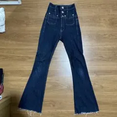 EMODAハイウエストデニム　フレアパンツ　サイズ0ダメージ加工　美脚