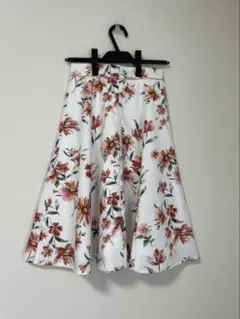 【新品タグ付き】Apuweiser-riche フラワープリント フレアスカート