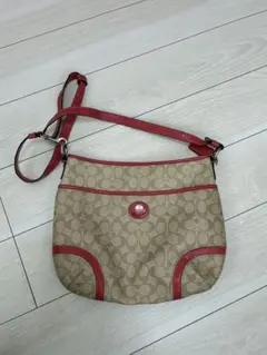 COACH シグネチャー ショルダーバッグ レッド