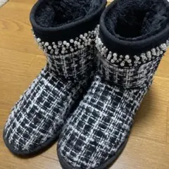ムートンブーツ 黒と白のツイード パール装飾