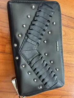 早い者勝ち DSQUARED2 ブラックレザー長財布 スタッズ付き - メルカリ