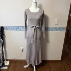 リブ編みベージュニットワンピース