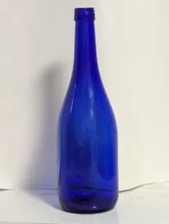 鮮やかなブルーの空き瓶 ガラス瓶 工作素材
