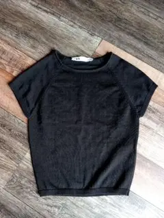 ZARA ニットトップス 伸縮性のある生地で、状態は非常に良好です。のサムネイル