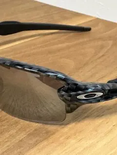 OAKLEY サングラス FLAK2.0　偏光レンズ　釣り ゴルフに❗️カーボン柄のサムネイル