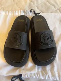 MONCLER スライダーアプリケ ラバー&レザーサンダル