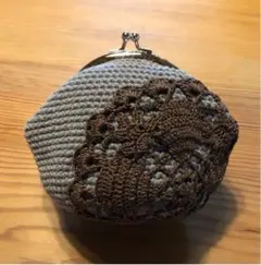 いちじくのドイリーがポイントのがま口ポーチ