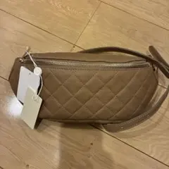 【新品未使用品】　オウレンティ　ボディバッグ　ショルダーバッグ　AULENTTIのサムネイル