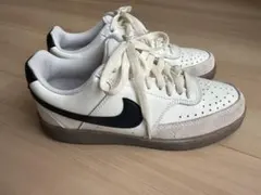 Nike ホワイト/ブラック スニーカー