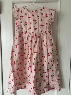 Cath Kids 子供用　チェリー柄ワンピース 5-6歳