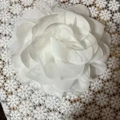 ホワイトレース花形コサージュ