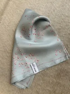 【新品未使用】　ユニクロ　イネス シルクスカーフ　(水色系)