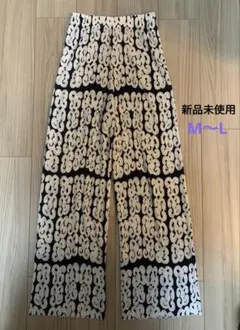 プリーツワイドパンツ　ウエストゴム　脚長効果