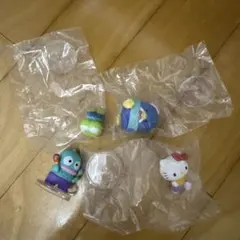 カプセルトイセット サンリオ クレヨンしんちゃんとのコラボのものです。