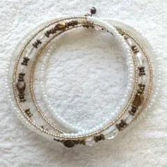 多重巻きワイヤー　ビーズブレスレット　ホワイト　ゴールド