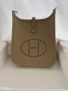 2025秋購入♡エルメス ミニエヴリンTPM トレンチ ゴールド金具 - メルカリ