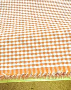 【生地】チェック柄のオレンジ色。黒の無地。