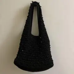 黒の装飾編みハンドバッグ