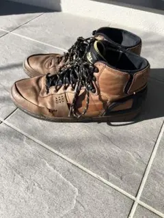 NIKE ブラウン ハイカット スニーカー