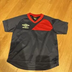 umbro ネイビー/レッド Vネックシャツ