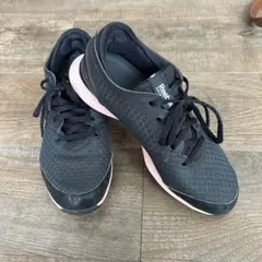 Reebok ブラック ピンク スニーカー