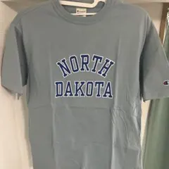 Champion ノースダコタ Tシャツ 水色