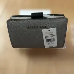 新品⭐︎【新品】MICHAEL KORS 二つ折り財布 グレーのサムネイル