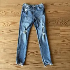 ZARAダメージ加工ジーンズ