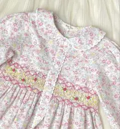 新品 桜色 丸襟 前開き 小花柄 リバティ柄 手刺繍 スモッキングワンピース