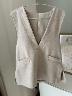ベージュ Vネック ベスト ポケット付き