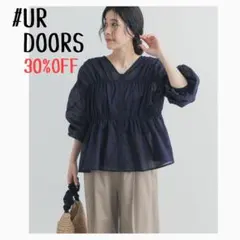 ★新品タグ付き★DOORS 『UR TECH』コットンギャザーVネックブラウスのサムネイル