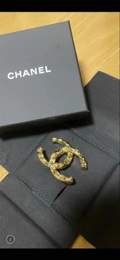 新品☆CHANEL シャネル ダブルC ロゴ ブローチ ゴールド 金色 - メルカリ