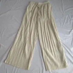 ローリーズファーム　アイボリー プリーツ ワイドパンツ　ポケットあり