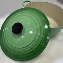 美品】LE CREUSET ル・クルーゼ 両手鍋 限定色グリーン 22cm - メルカリ