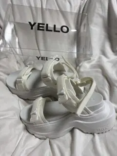 YELLO 厚底ホワイトサンダルのサムネイル