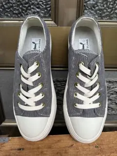 グレー コーデュロイ スニーカー