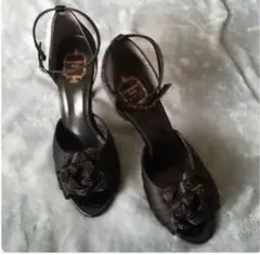 【美品】ストロベリーフィールズ　23.5センチ　ヒール