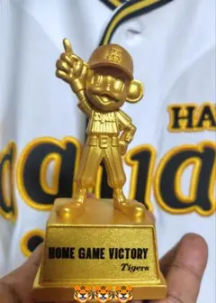 阪神タイガース勝利時限定】トラッキーミニトロフィー ⭐️シリアル