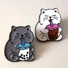 猫のピンバッジ2個
