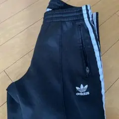 adidas ブラック ジャージパンツ 3本ライン