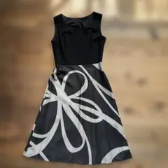 MAITRESSEノースリーブひざ丈ワンピース 黒/シルバー