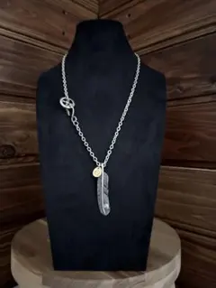 フェザーネックレス　燻し加工　ビンテージ　金メタル　フェザー