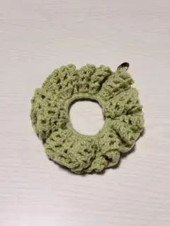 フリルデザイン ライトグリーンシュシュ ニットシュシュ