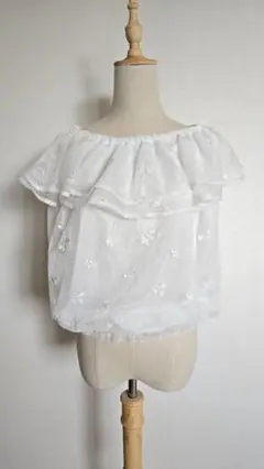 オフショルダー フリルトップス