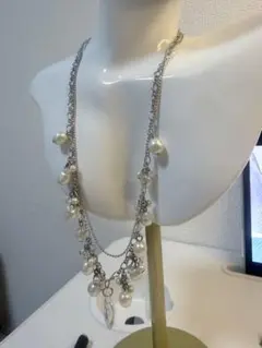 パールとクリスタルの多層ネックレス