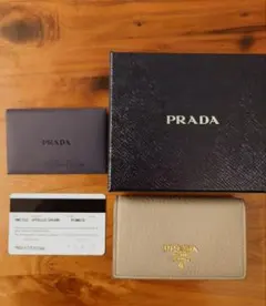 PRADA グレージュ レザー カードケース　名刺入れ