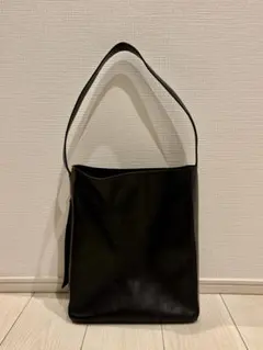 【美品】【PC収納可能】イルビゾンテ　黒レザー ショルダーバッグ