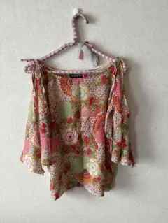 ★値下げ★CECILE McBEE 花柄オフショルダー五分袖トップス