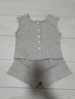 ベージュ タンクトップとショートパンツセット