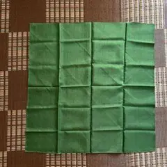 緑色の正方形ハンカチ